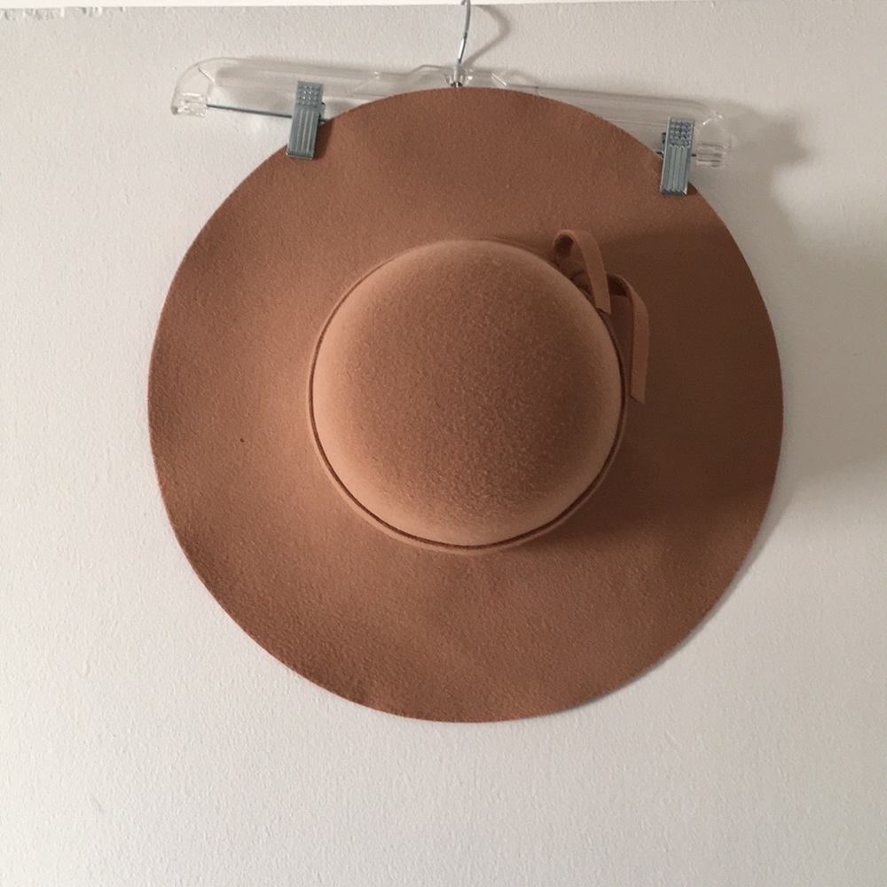 Brand new, with tags, brown wool hat